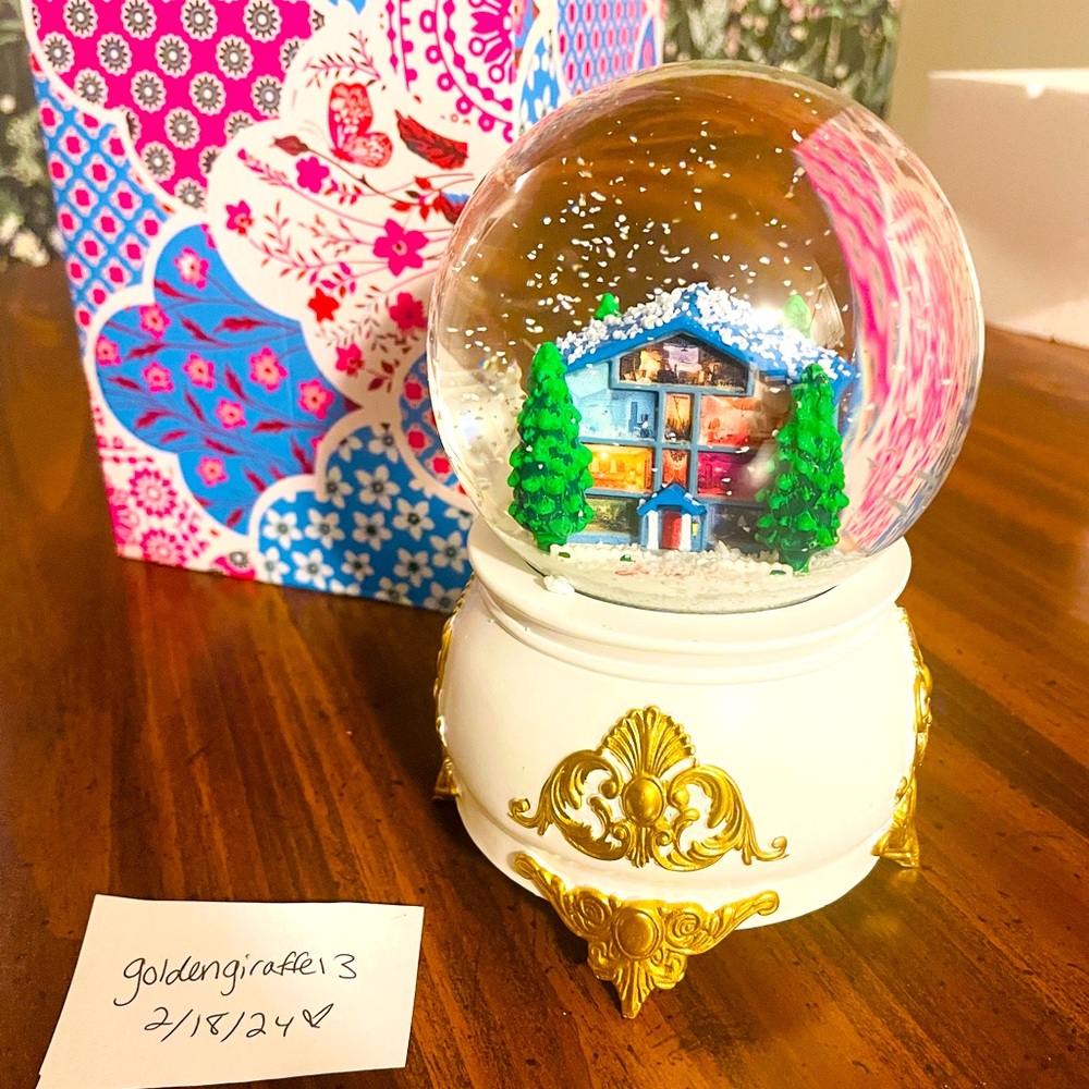 Taylor Swift Lover snowglobe
